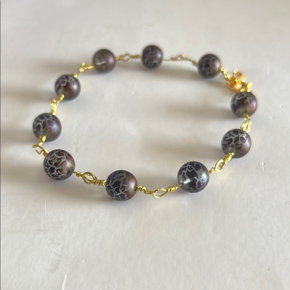 Gold and Black Bracelet with Elegant Bead Design - Picture 3 of 6